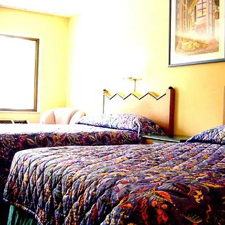 Goldstar Inn & Suites